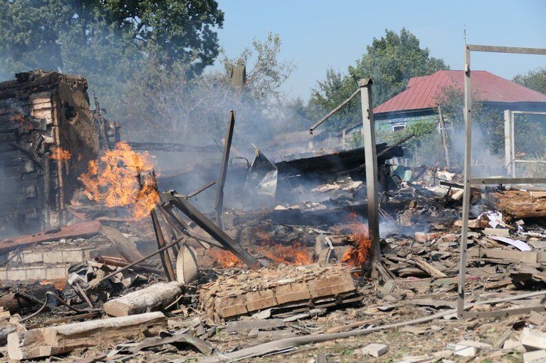 Russian troops hit Yampol in Sumy region with KAB: six wounded, houses destroyed. Photo
