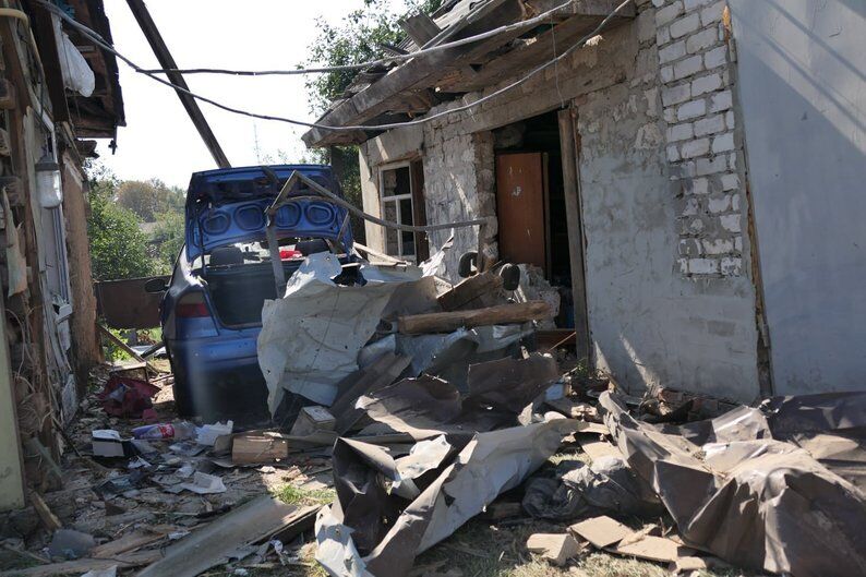 Russian troops hit Yampol in Sumy region with KAB: six wounded, houses destroyed. Photo