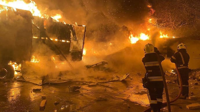Four trucks burned near Lviv due to Shahed debris dqxikeidqxidqrant