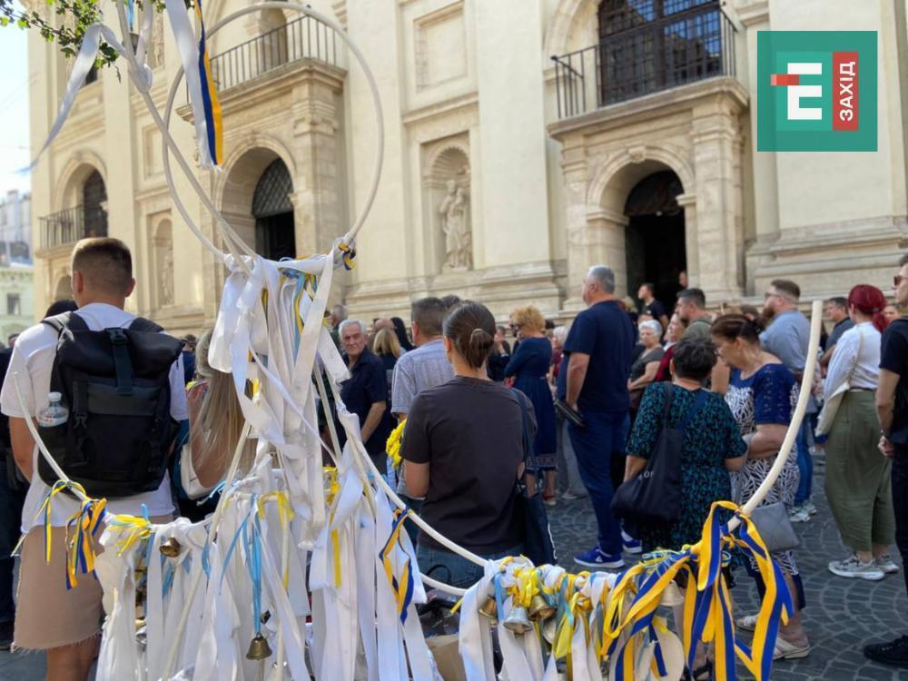 Вижив лише чоловік: у Львові прощаються з родиною Базилевичів, яку вбила Росія. Фото і відео