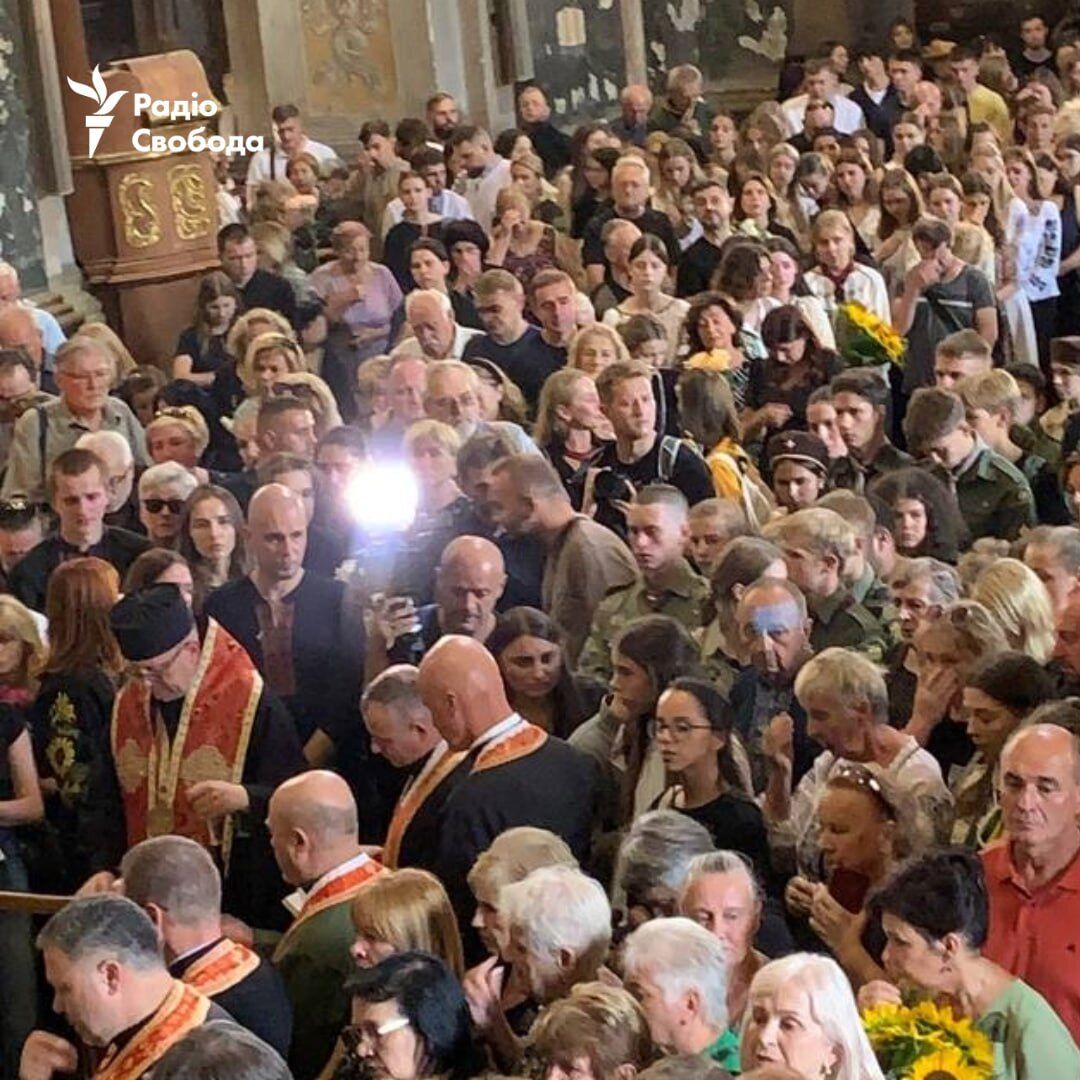 Вижив лише чоловік: у Львові прощаються з родиною Базилевичів, яку вбила Росія. Фото і відео
