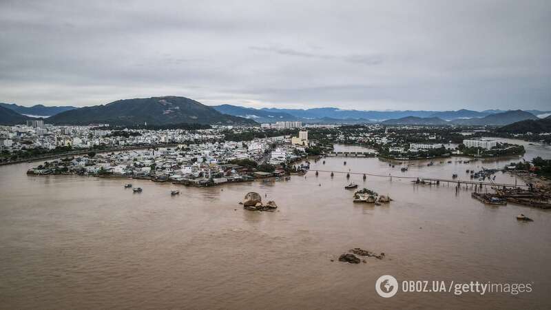 Північ В’єтнаму накрив найпотужніший шторм в Азії: тисячі дерев вирвало з корінням. Фото