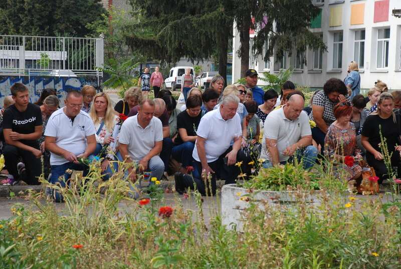Без вагань пішов на фронт добровольцем: на Сумщині попрощалися з воїном, який загинув у боях за Україну. Фото