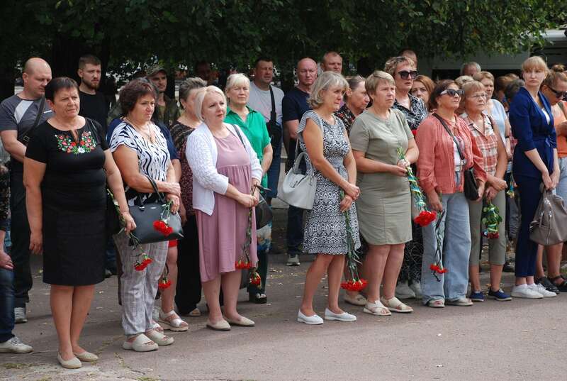 Без вагань пішов на фронт добровольцем: на Сумщині попрощалися з воїном, який загинув у боях за Україну. Фото