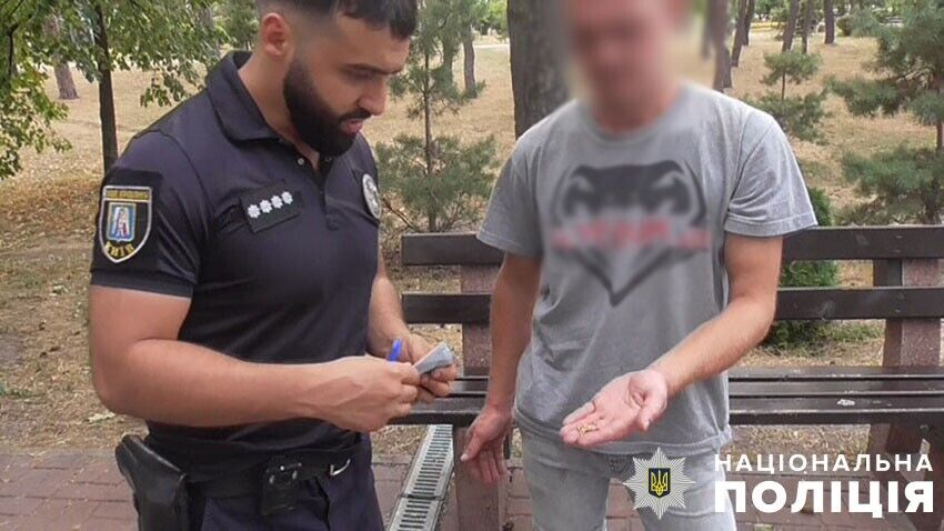 Пограбував пенсіонерку у трамваї: у Києві на Троєщині затримали зловмисника. Фото dqxikeidqxidqrant