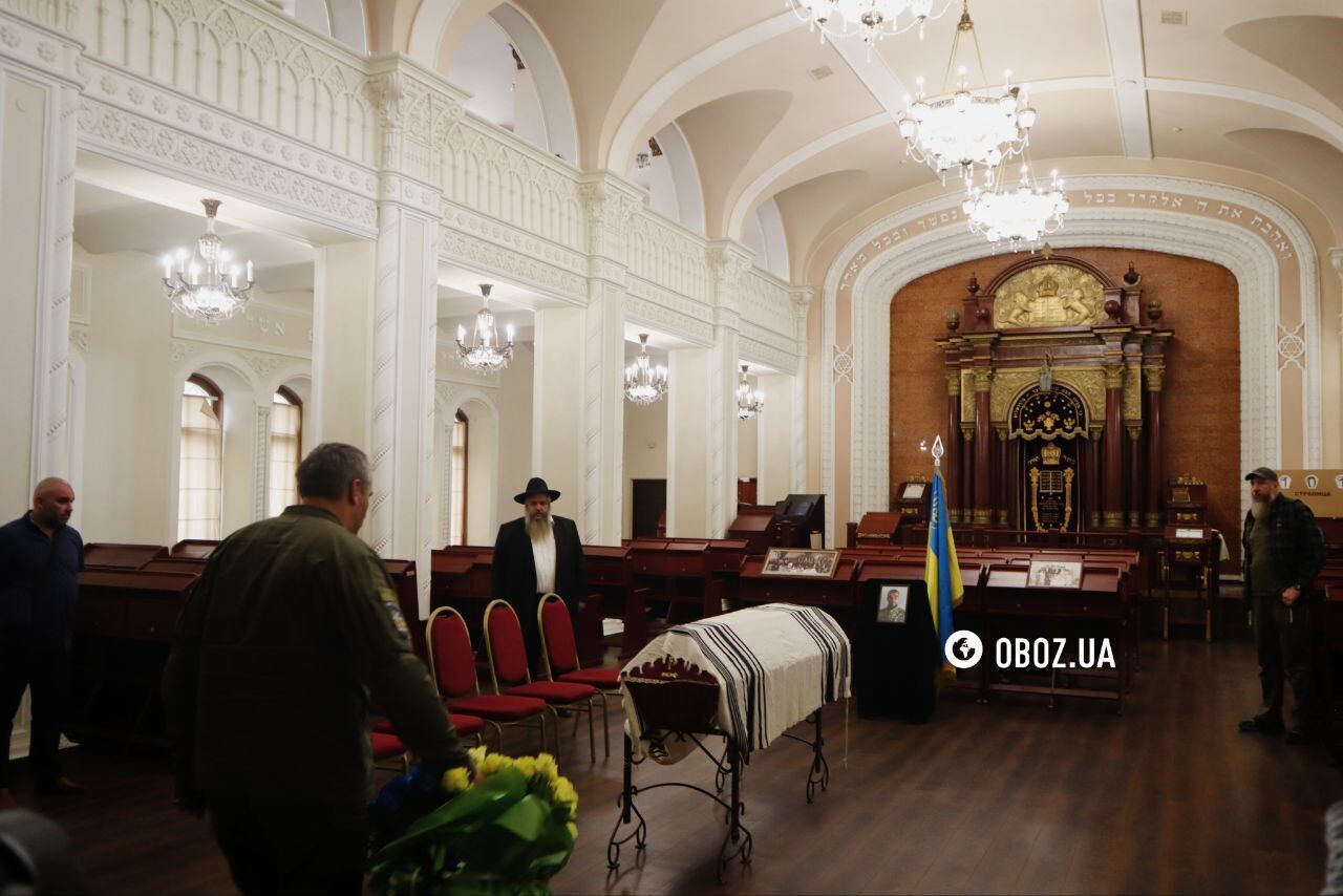 Погиб на поле боя: в Киеве попрощались с сыном главного раввина Украины. Фото
