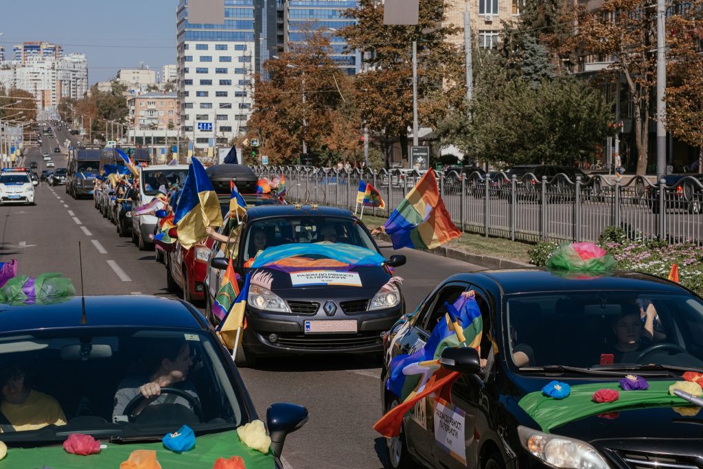 В Харькове состоялся ЛГБТК+ марш в формате АвтоПрайда 9