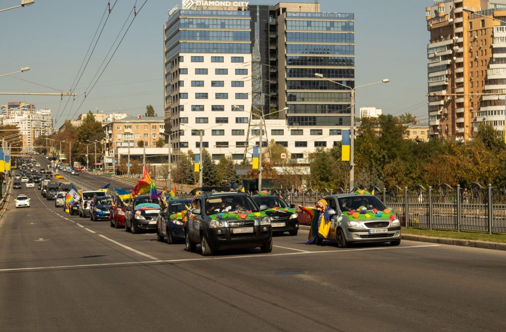 В Харькове состоялся ЛГБТК+ марш в формате АвтоПрайда 13