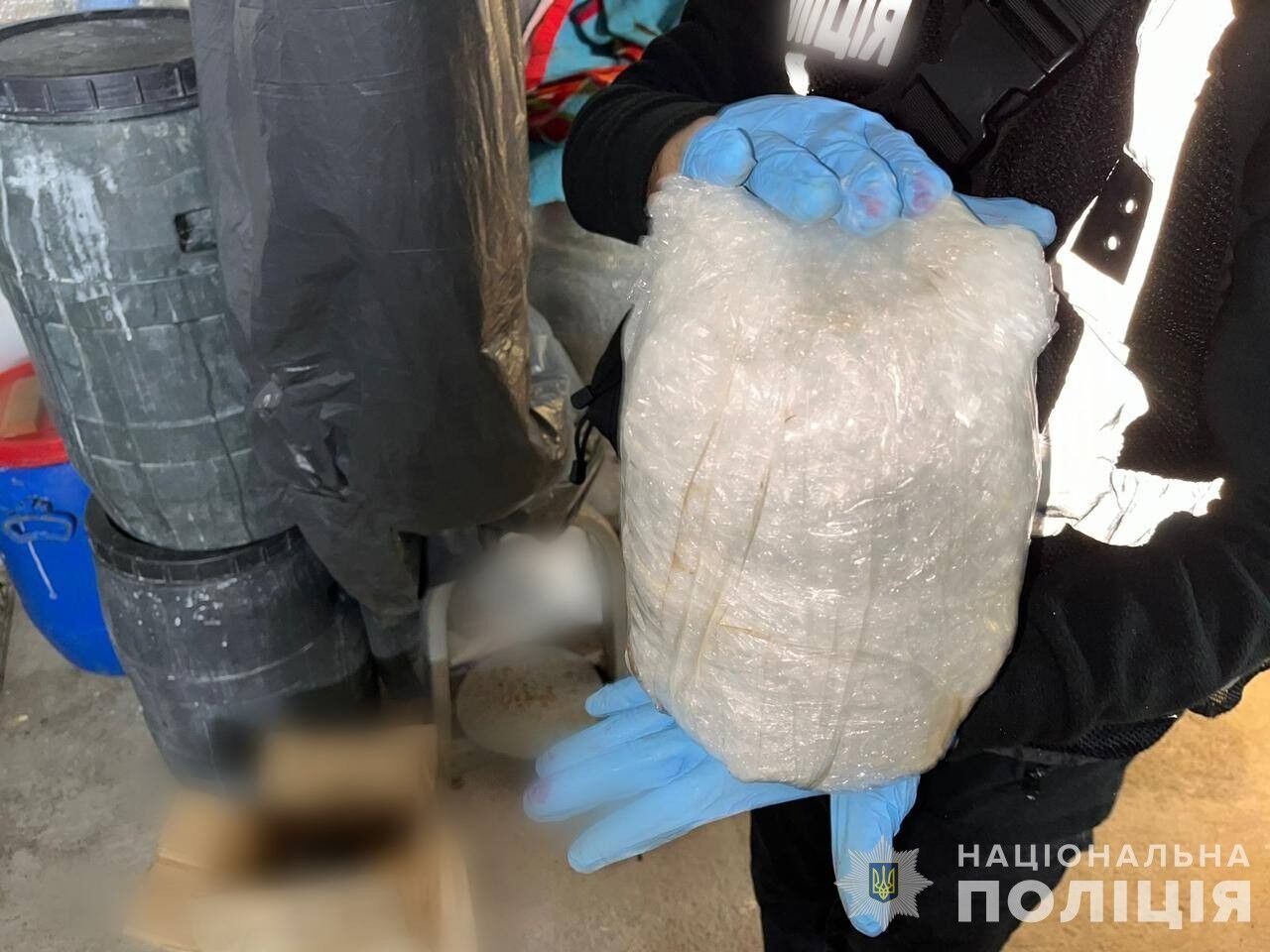 Нацполіція викрила масштабну мережу збуту наркотиків: у яких областях діяли злочинці. Відео