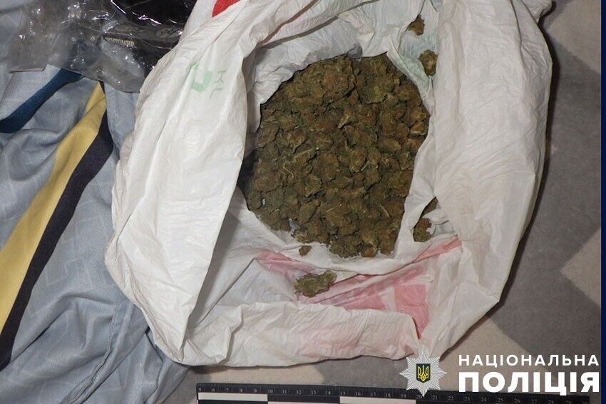 Изъяли почти 900 пакетов с