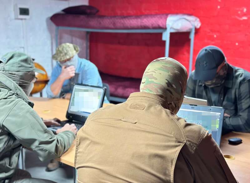 Устраивают