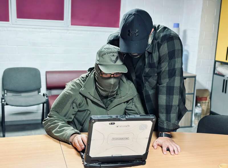 Устраивают