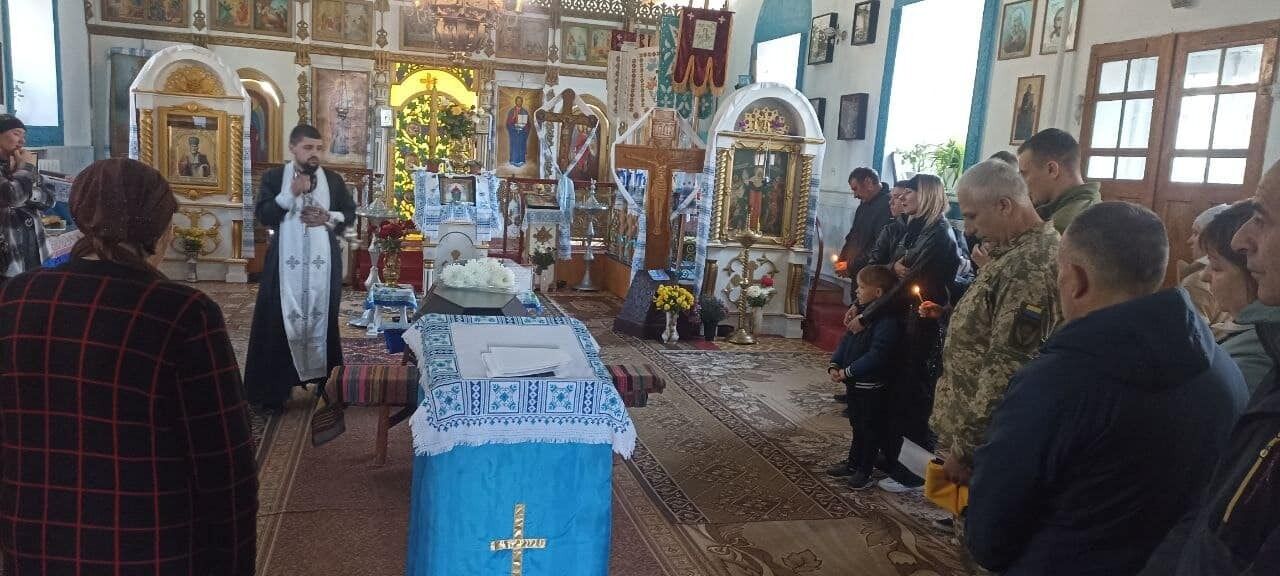 Отдал жизнь за Украину: на Херсонщине попрощались с воином, погибшим в боях возле Работиного. Фото
