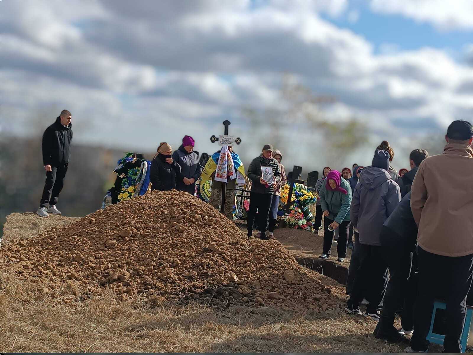 Отдал жизнь за Украину: на Херсонщине попрощались с воином, погибшим в боях возле Работиного. Фото