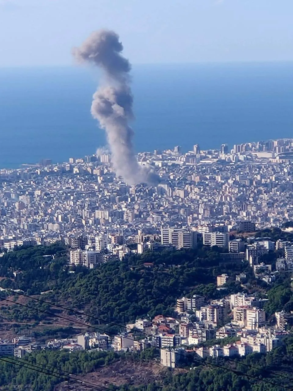 Израиль осуществил новую серию авиаударов по столице Ливана Бейруту: что происходит