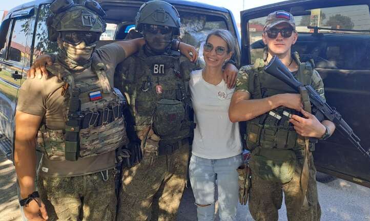 Єкатерина Артеміна з російськими військовими, 2023 р. Фото: соцмережі