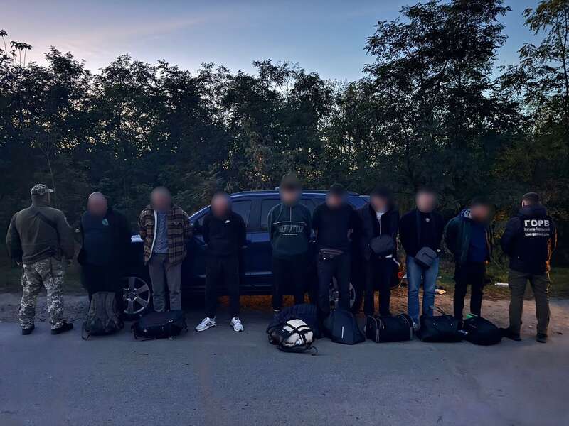 Хотіли переплисти Дністер: на Вінниччині затримали групу чоловіків, які планували нелегально перетнути кордон. Фото dqxikeidqxidqrant
