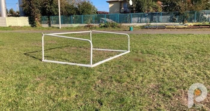 На Волыни футбольные ворота упали на 18-летнего парня, он в тяжелом состоянии: появились детали трагедии. Фото и видео dqxikeidqxidqeant