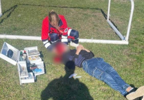 На Волині футбольні ворота впали на 18-річного хлопця, він у важкому стані: з’явились деталі трагедії. Фото і відео