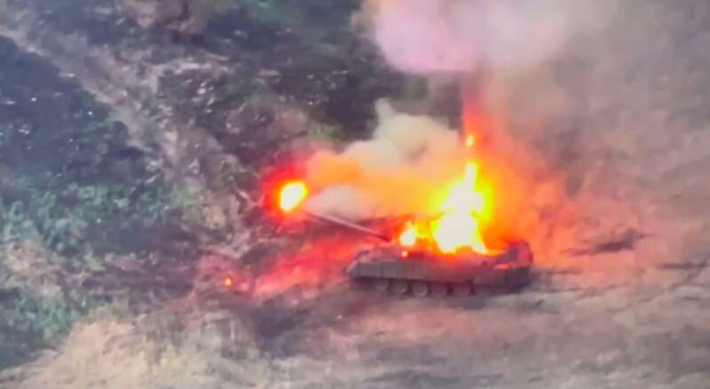 Дрон, российский танк dqxikeidqxidqeant