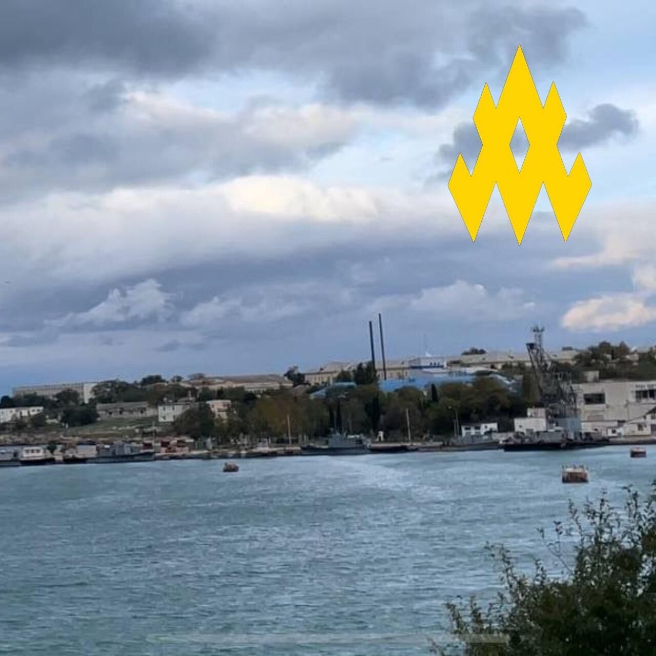 У бухті Севастополя зафіксували три бойові катери, буксир та рятувальний корабель РФ: в