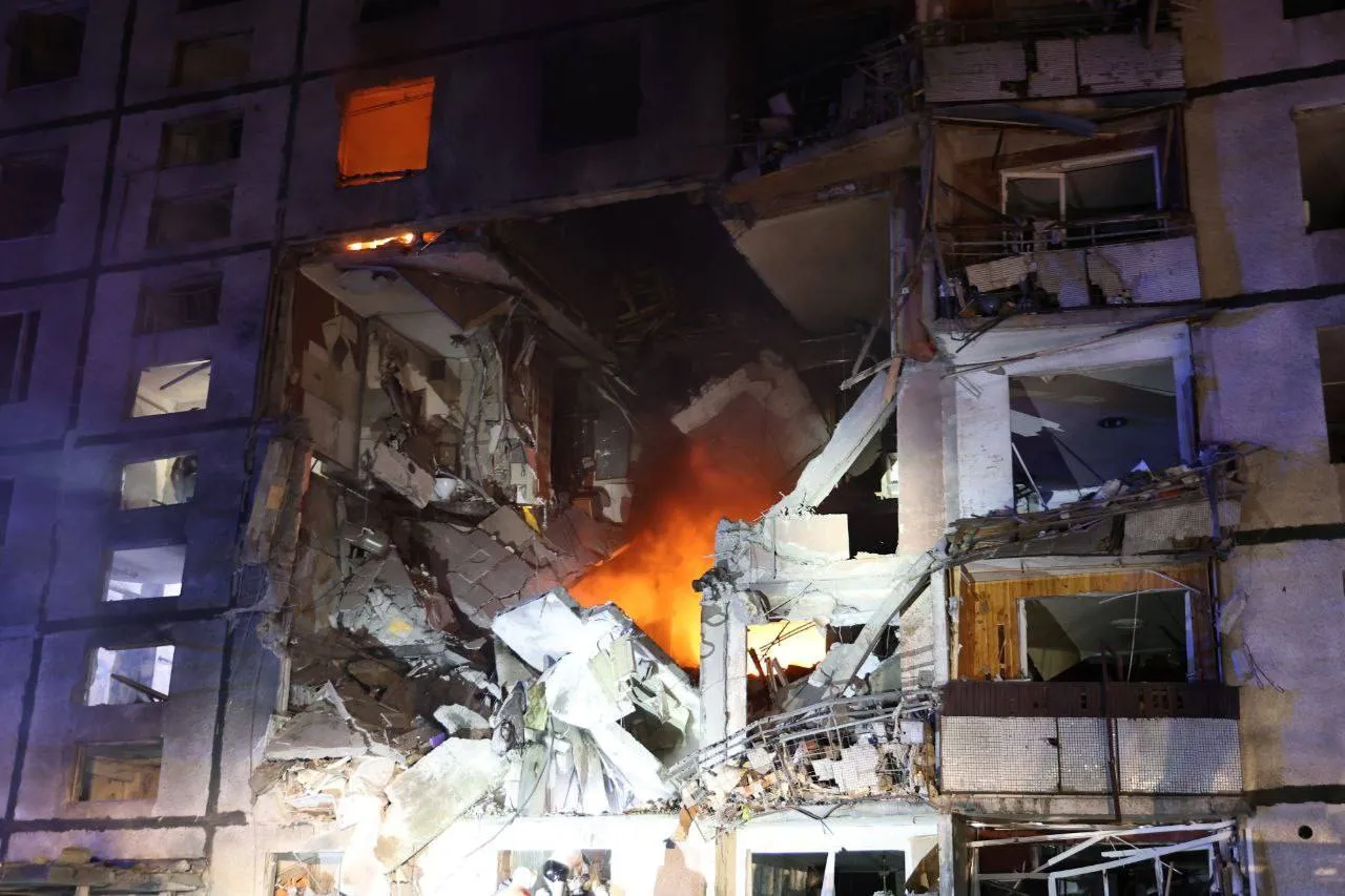 Russians destroyed a multi-story building in Kharkiv with a CAB: two people died, dozens were injured. Photo and video