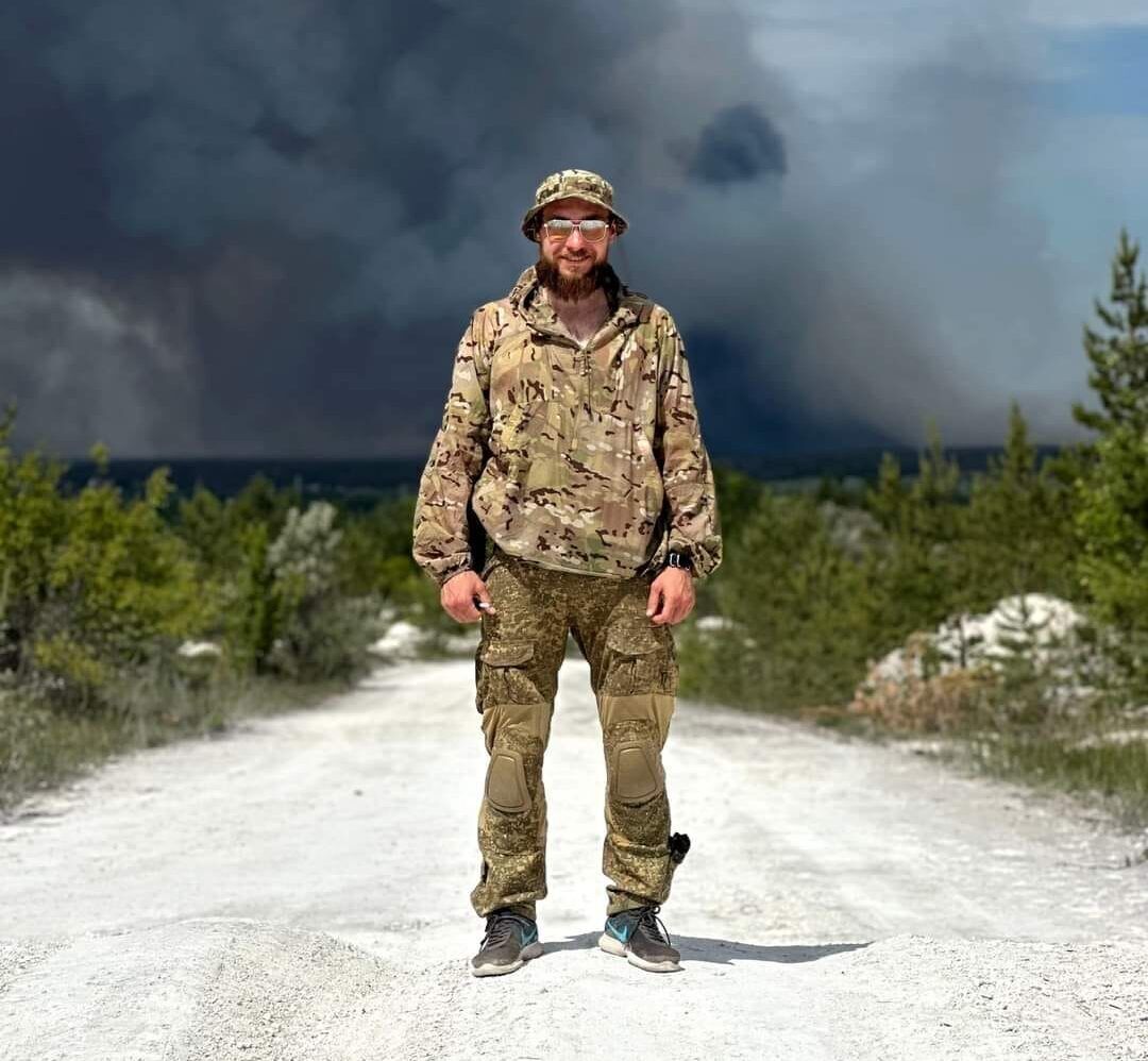 У труну поклали шолом з камерою: у Києві прощалися з сержантом Андрієм Романюком, який загинув на фронті. Фото і відео