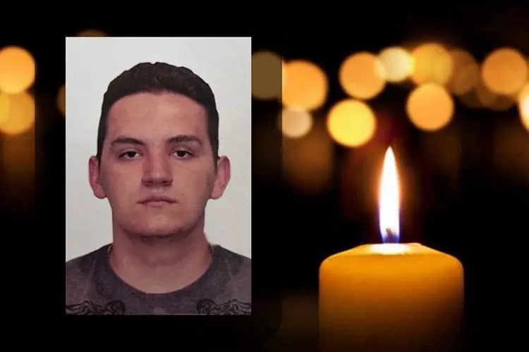 В Черкассах на пешеходном переходе Tesla насмерть сбила 18-летнего студента: появились детали трагедии. Фото dqxikeidqxidqeant