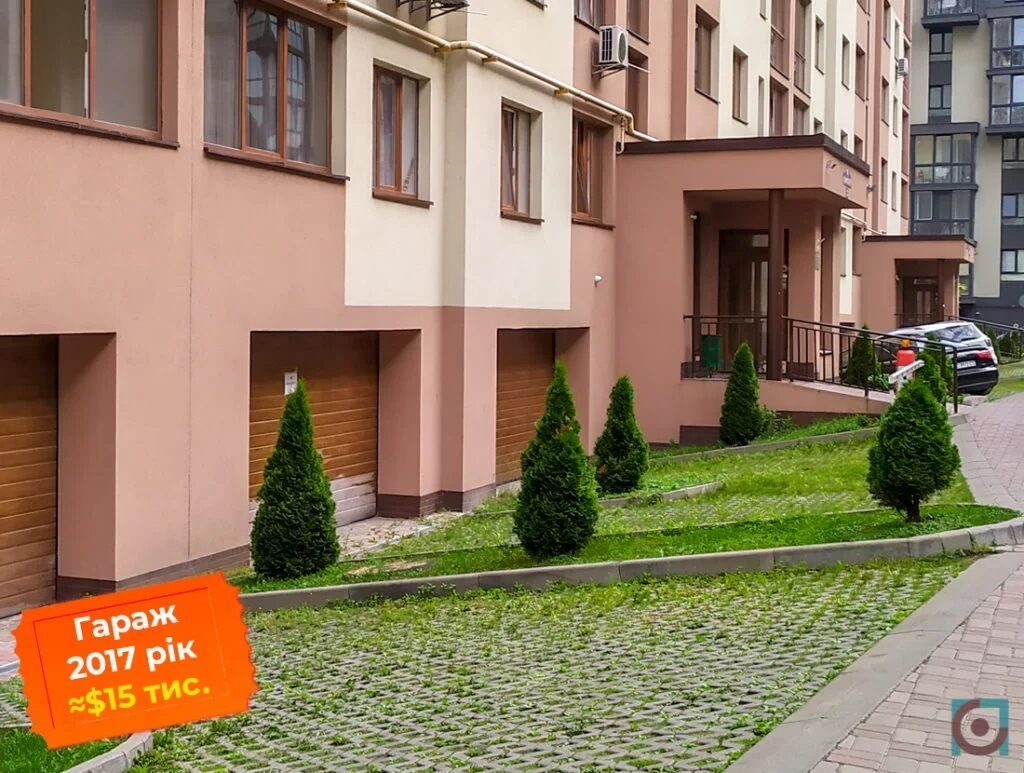 In this same building, Halyna Burdeina owns a 43.3 square meter garage