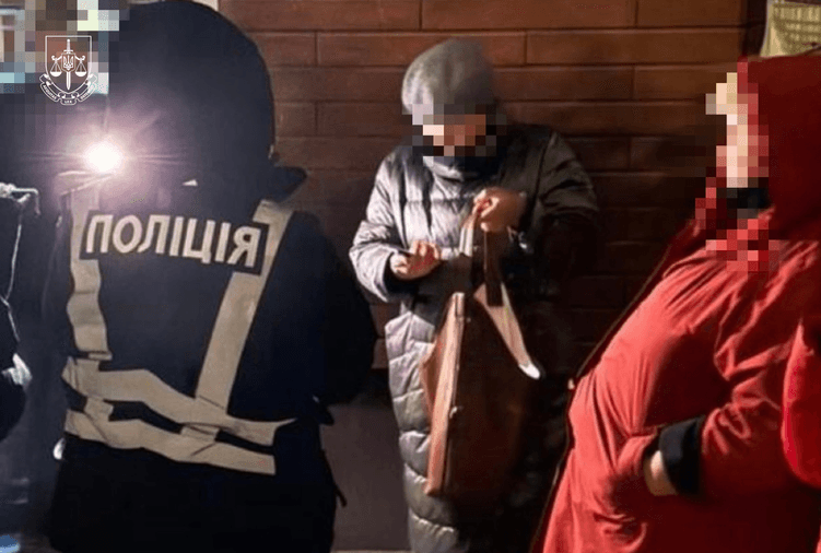 Чиновницу Центральной МСЭК задержали на взятке dqxikeidqxiuuant