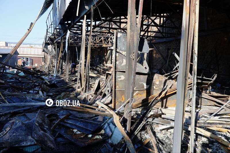 На рынке уничтожено более десяти магазинов: новые данные о последствиях российского удара по Киеву. Фоторепортаж