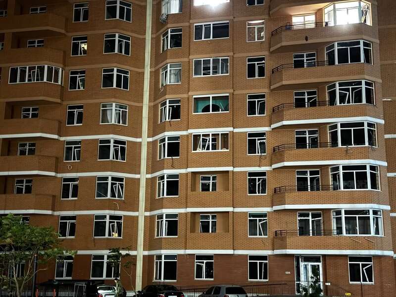 Россия атаковала Одессу дронами: повреждены несколько многоэтажек, админздания и автомобили. Видео и фото