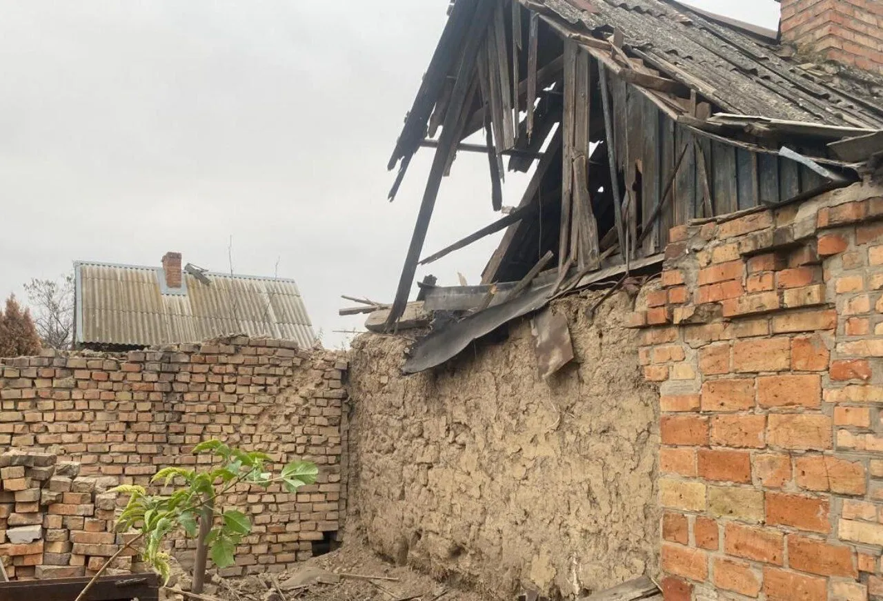 Росія атакувала Нікопольщину: постраждали будинки, авто, ЛЕП. Фото