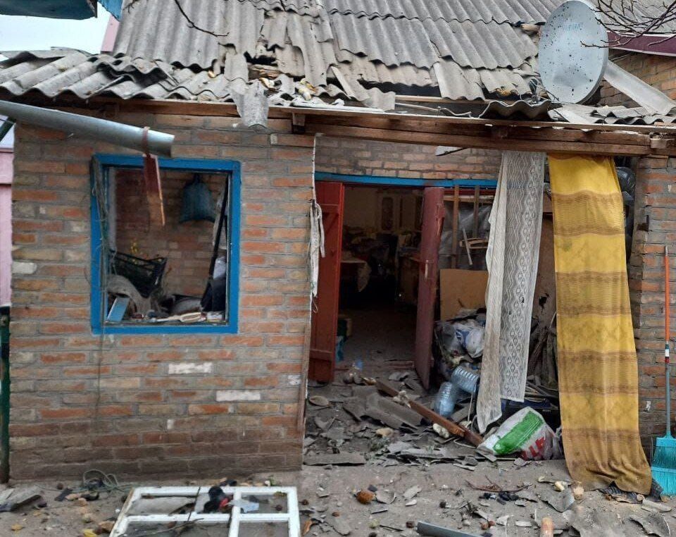 Russia attacked Nikopol region: houses, cars, and power lines damaged. Photo