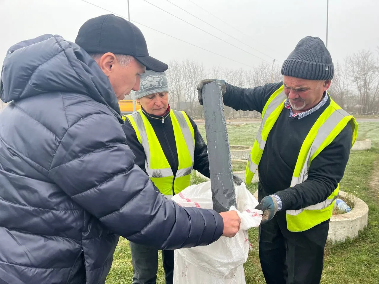 Більше не Червоноград: у Шептицькому на Львівщині з пам’ятника шахтарю демонтовано стару назву. Фото