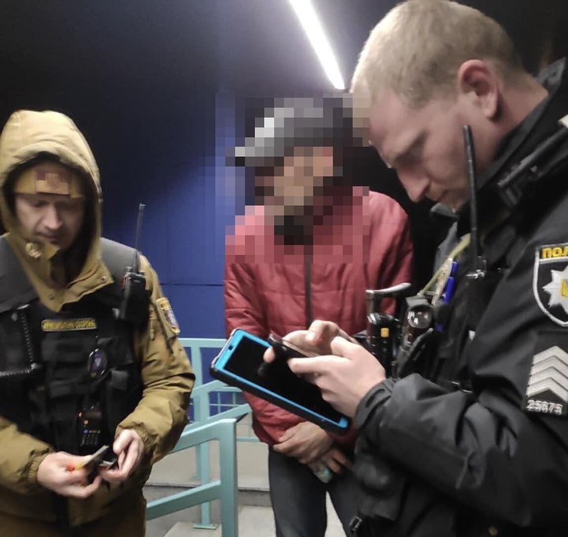 Під час комендантської години ломився до лікарні та ломав двері: у Києві затримали п’яного чоловіка. Фото dqxikeidqxidqrant