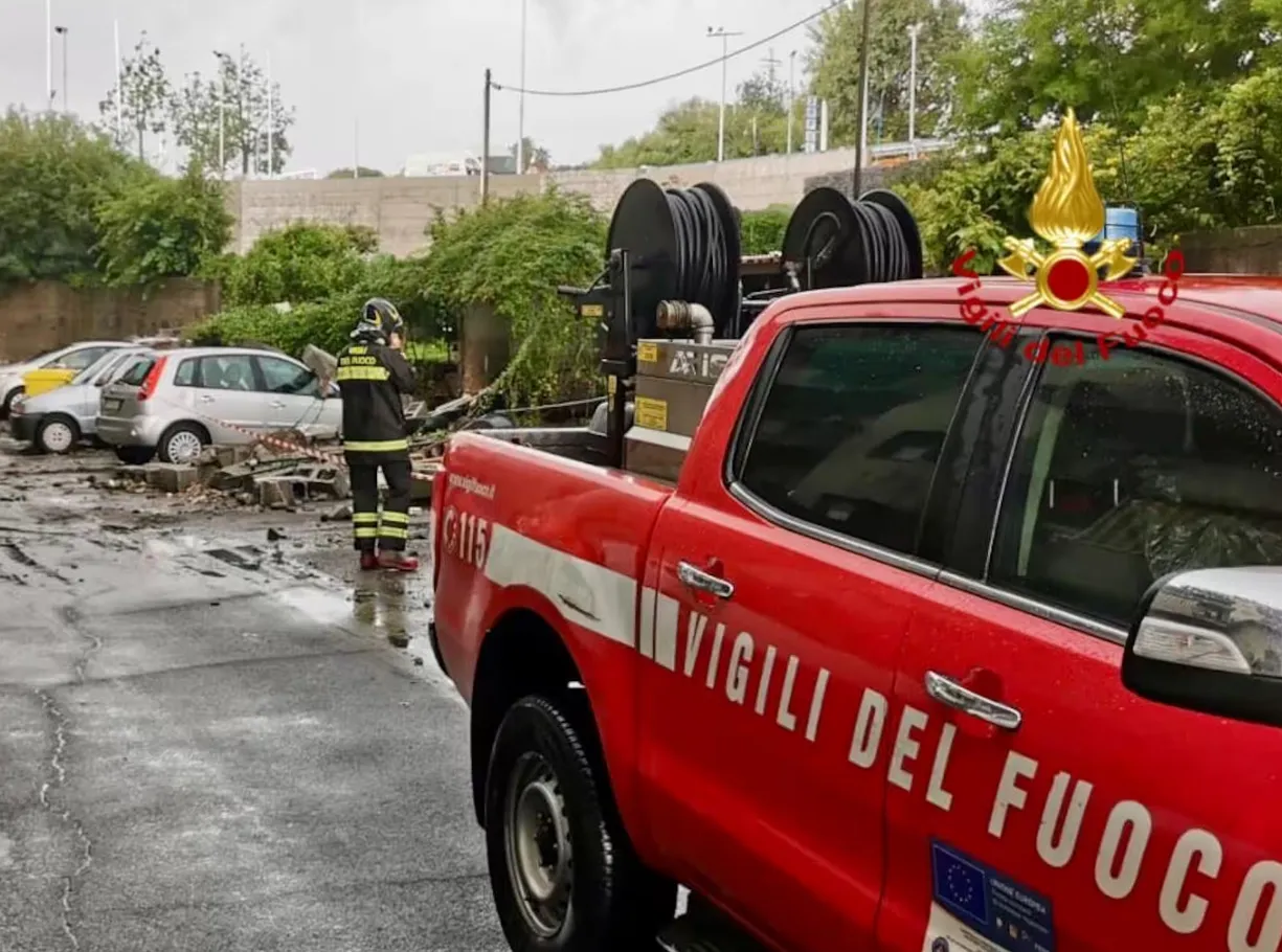 Вода смывала авто и затапливала дома: на Сицилии случилось мощное наводнение. Фото и видео dqxikeidqxidqeant