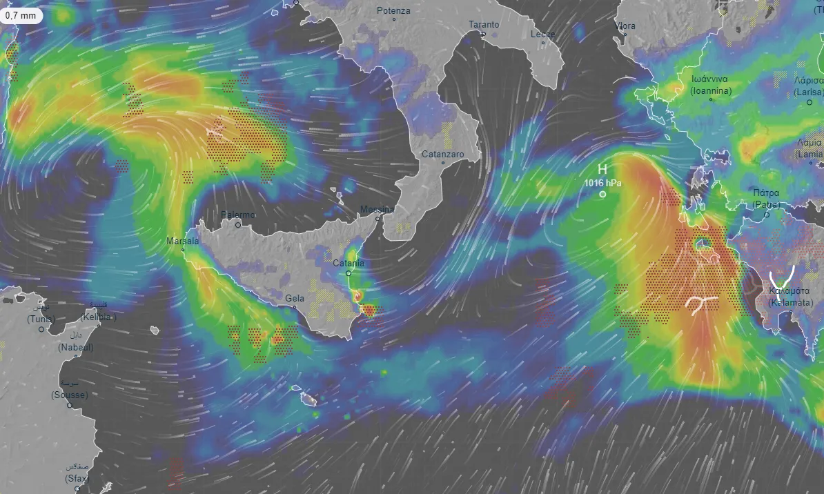 Вода смывала авто и затапливала дома: на Сицилии случилось мощное наводнение. Фото и видео