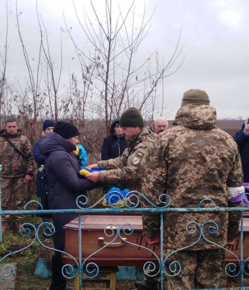 Йому назавжди буде 35: на Хмельниччині попрощалися з воїном, який загинув у боях в районі Авдіївки. Фото