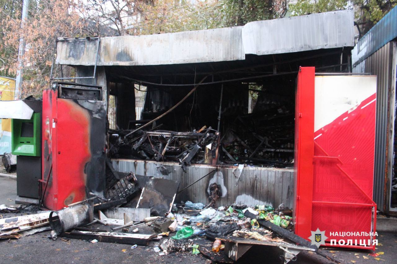 Вкрав кіоск, а потім підпалив його: у Києві затримали рецидивіста. Фото dqxikeidqxidqrant