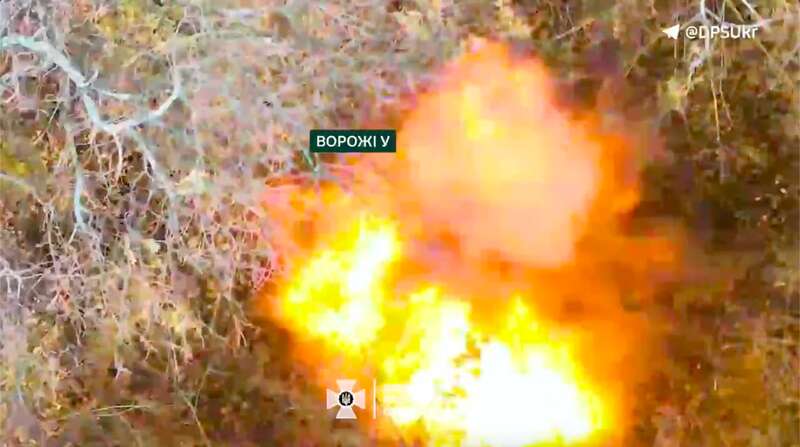 Border guards in Luhansk destroyed three Russian army ammunition depots. Video