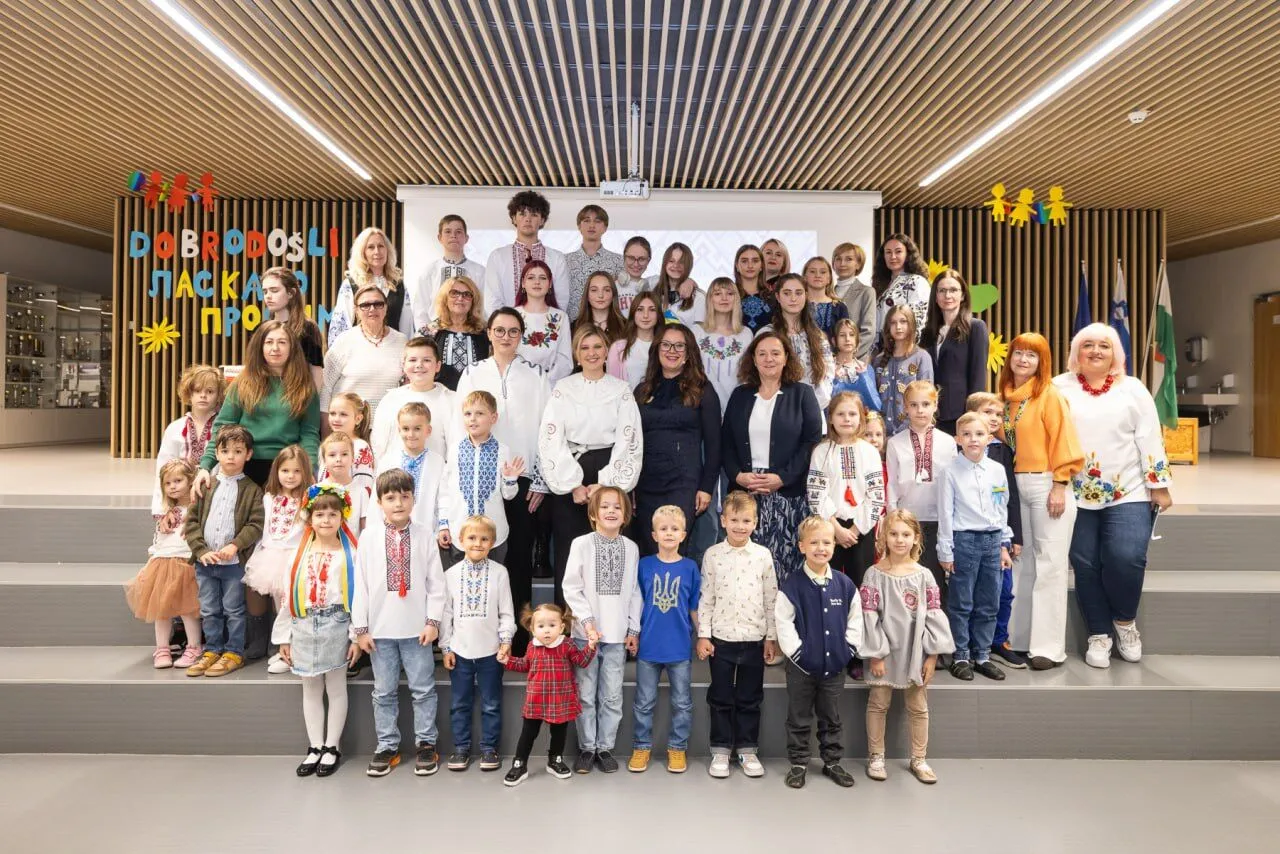 Зеленська під час візиту до Словенії одягнула оригінальну мереживну вишиванку. Фото