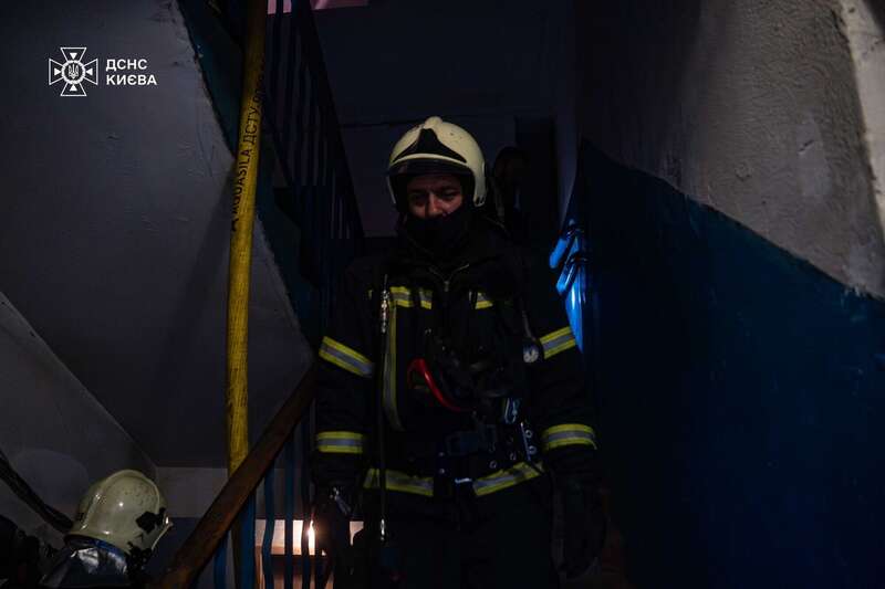 У Києві сталася пожежа в багатоповерхівці: є загиблий і постраждалі. Подробиці, фото та відео dqxikeidqxidqrant