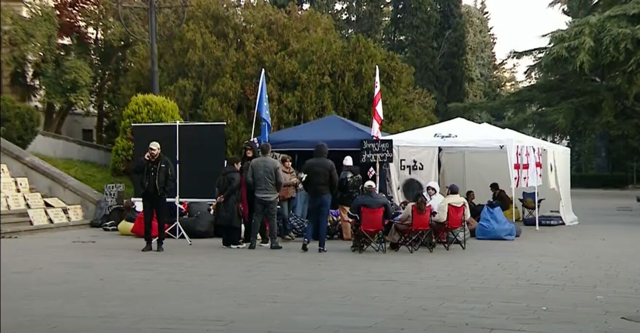 В Тбилиси во время протестов на студентов напали  dqxikeidqxitzant