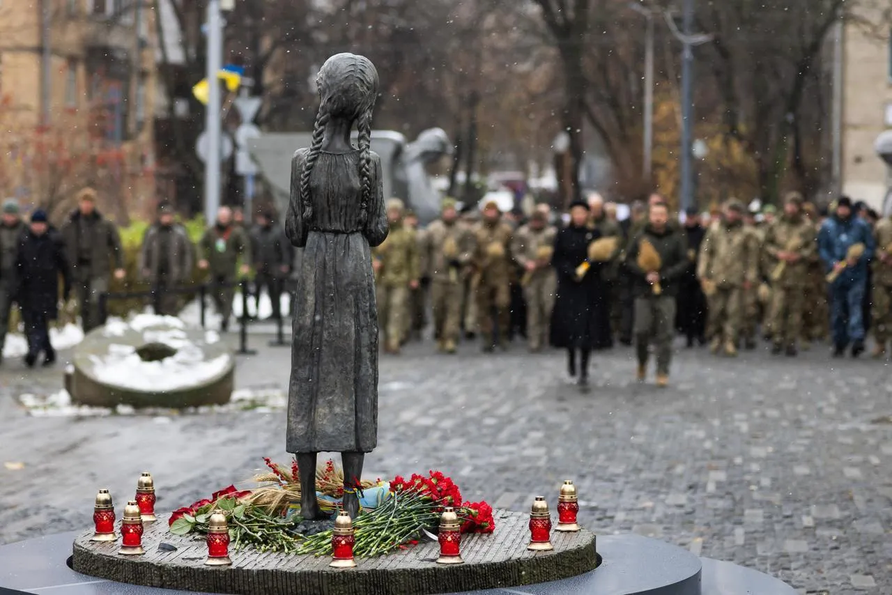 Зеленський у Києві вшанував пам’ять жертв голодоморів в Україні