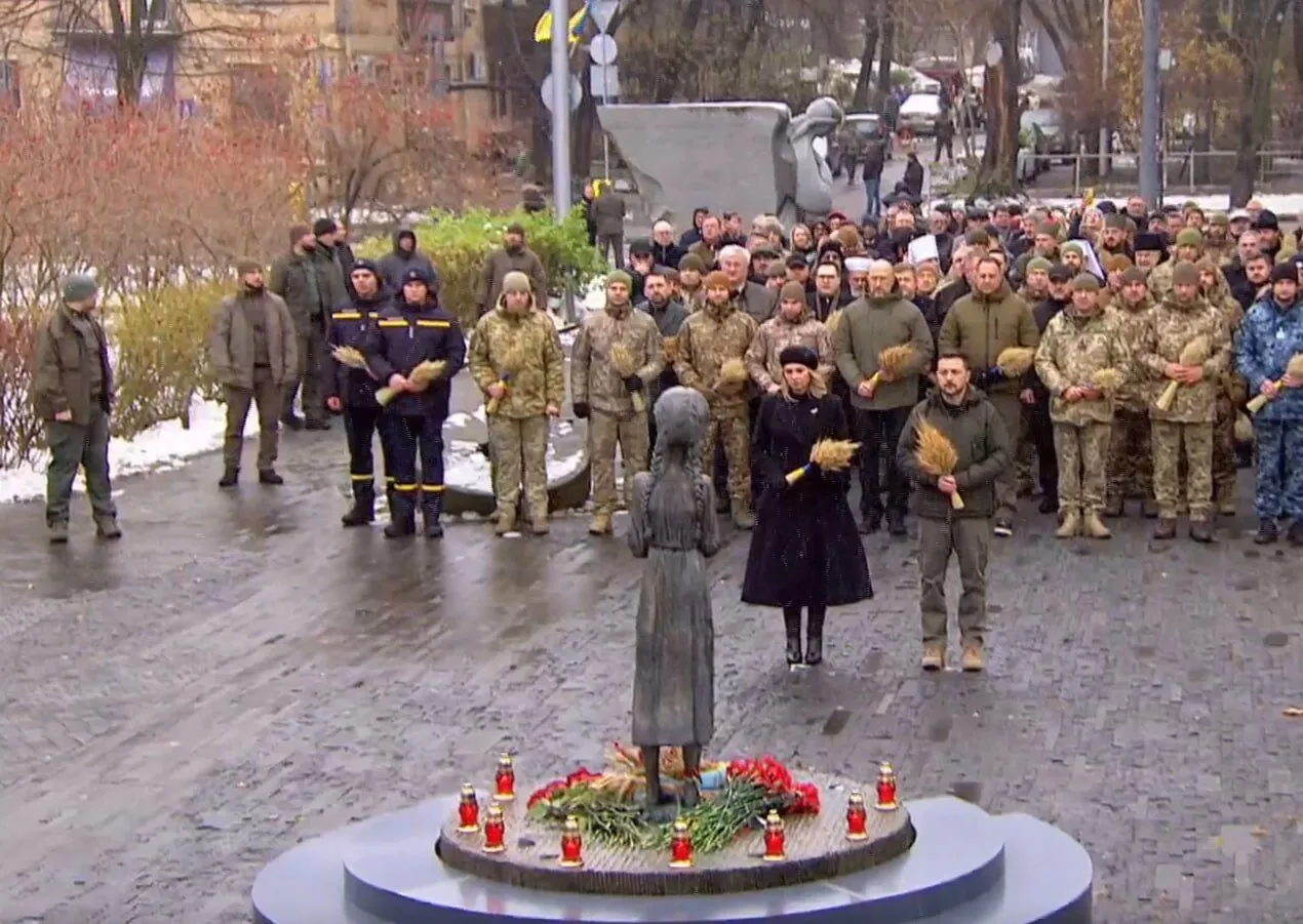 Зеленський у Києві вшанував пам’ять жертв голодоморів в Україні