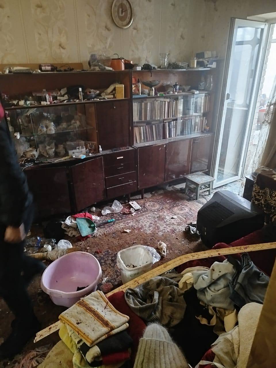 A grenade exploded in an apartment of a multi-story building near Kyiv: there is an injured person. Details and photos