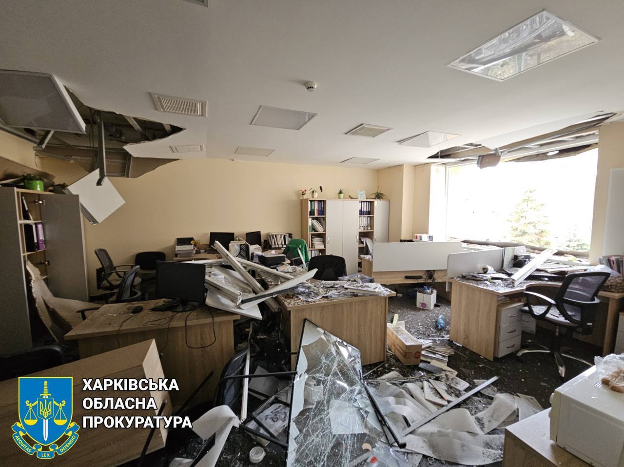 Росіяни атакували центр Харкова: пошкоджено 41 будинок, багато цивільних поранено. Фото та відео