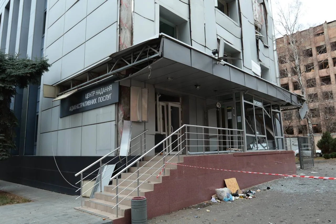 Russians attacked the center of Kharkiv: 41 buildings damaged, many civilians injured. Photos and videos