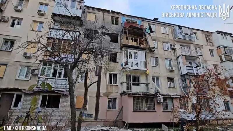 Обстрелы Херсона и области не прекращаются: в результате террора РФ погибла женщина, много раненых, повреждена больница. Видео dqxikeidqxidqrant